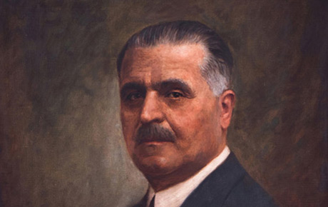 Portret Vasile Goldiș. Ulei/pânză, 80 x 60 cm. Autor: Carol Wolff, semnat dreapta jos, cu roșu, ”Wolff”.