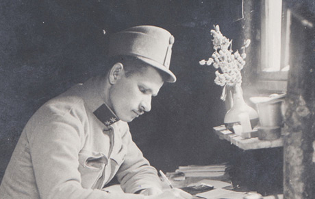 General-maior Vasile Barbu Fotografie (tip carte poștală), 9 x 14 cm. Pe spate textul: ”Dșoarei Rica/de la Barbu Vasile”.  Donație, p.v. nr. 1809/28.09.1976.