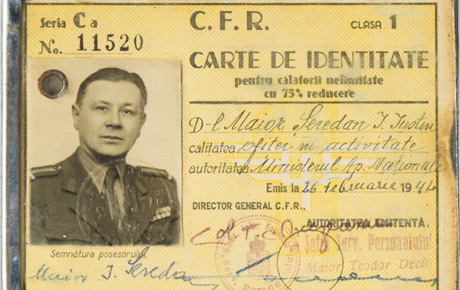 Carte de identitate CFR pe numele maiorului Iustin Șeredan, ofițer activ, cu fotografie, 1941-1942. Document, hârtie, metal, 8 x 12 cm. Donație, Natalia Dascăl, p.v. nr. 484/4.12.1996.
